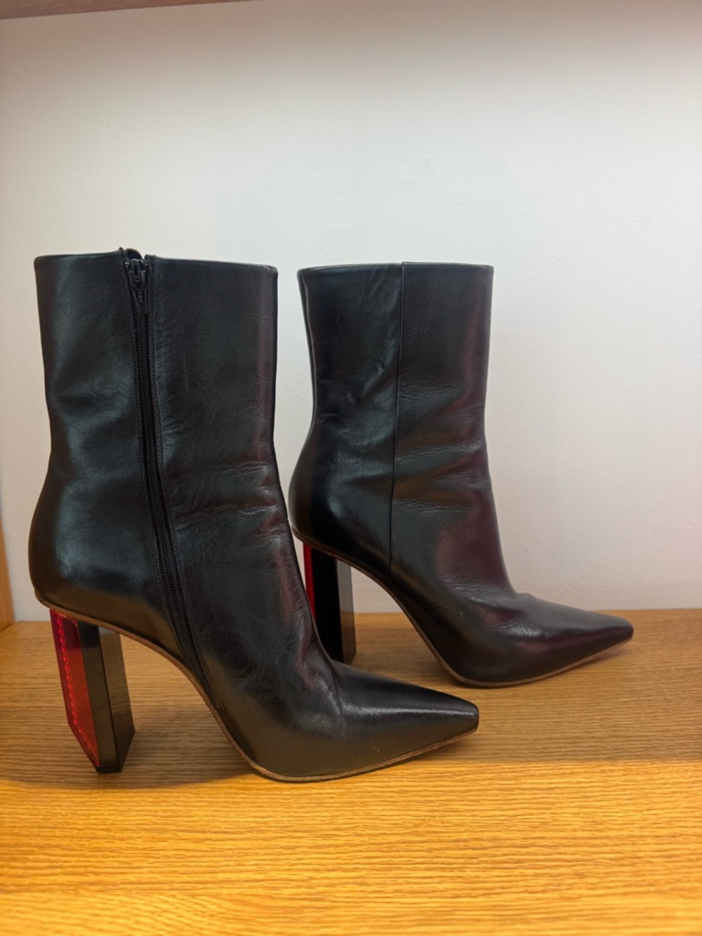 VETEMENTS Reflector Black Pointed-Toe Women's Leather Ankle Boots